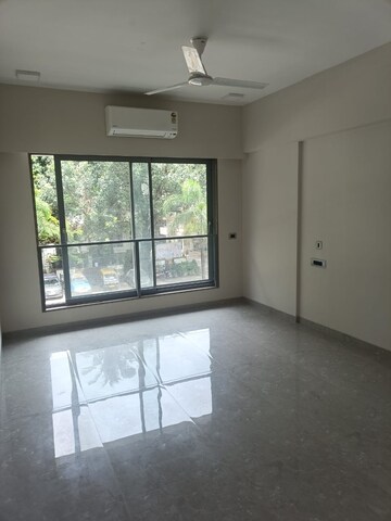 Room in 4 BHK Apartment at Paradigm Artteza, Santacruz West – for Rent