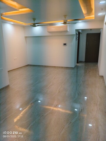 Room in 3 BHK Apartment at Acropolis CHS, Vile Parle West – for Rent