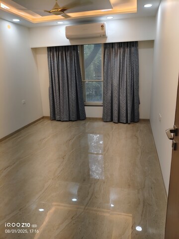 Room in 3 BHK Apartment at Acropolis CHS, Vile Parle West – for Rent