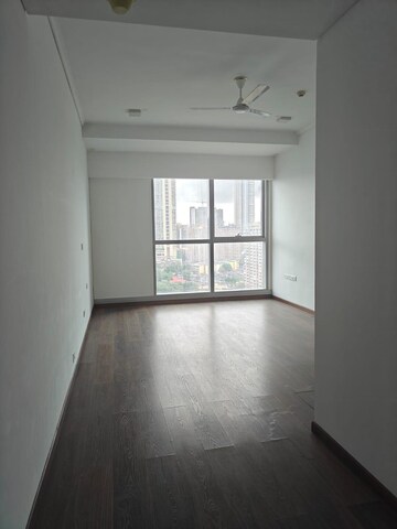 Room in 3 BHK Apartment at Bombay Realty Island City Centre II, Dadar East – for Rent
