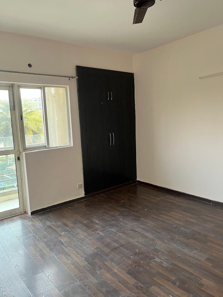 Room, paras-tierea 3.5 Bedroom 1900 Sq.Ft. Apartment In Sector 137 Noida 9084952