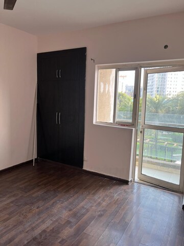 Room in 3.5 BHK Apartment at Paras Tierea, Sector 137 – for Rent