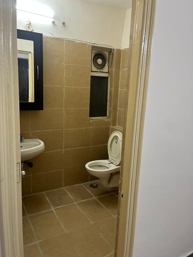 Bathroom, paras-tierea 3.5 Bedroom 1900 Sq.Ft. Apartment In Sector 137 Noida 9084952