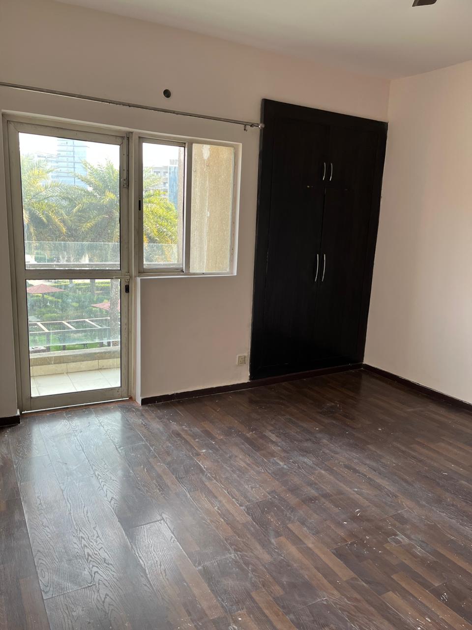 3.5 BHK + Servant Room Apartment For Rent in Paras Tierea