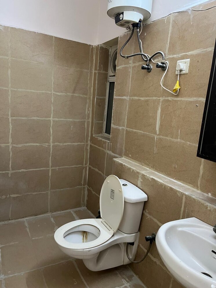 Attached Bathroom, paras-tierea 3.5 Bedroom 1900 Sq.Ft. Apartment In Sector 137 Noida 9084952