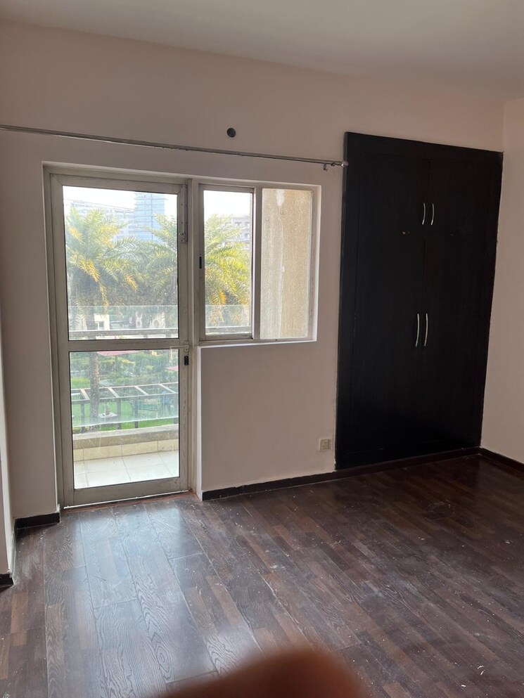 Room, paras-tierea 3.5 Bedroom 1900 Sq.Ft. Apartment In Sector 137 Noida 9084952