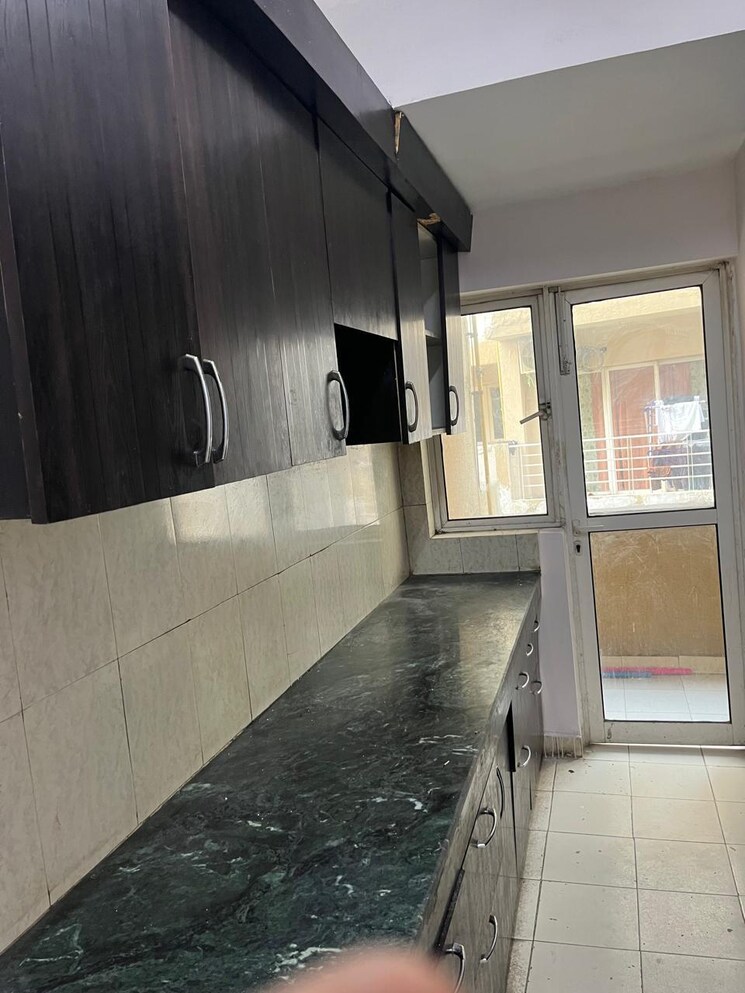 Kitchen, paras-tierea 3.5 Bedroom 1900 Sq.Ft. Apartment In Sector 137 Noida 9084952