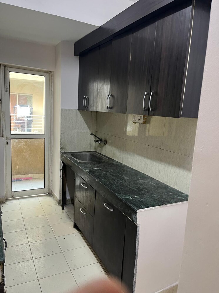 Kitchen, paras-tierea 3.5 Bedroom 1900 Sq.Ft. Apartment In Sector 137 Noida 9084952