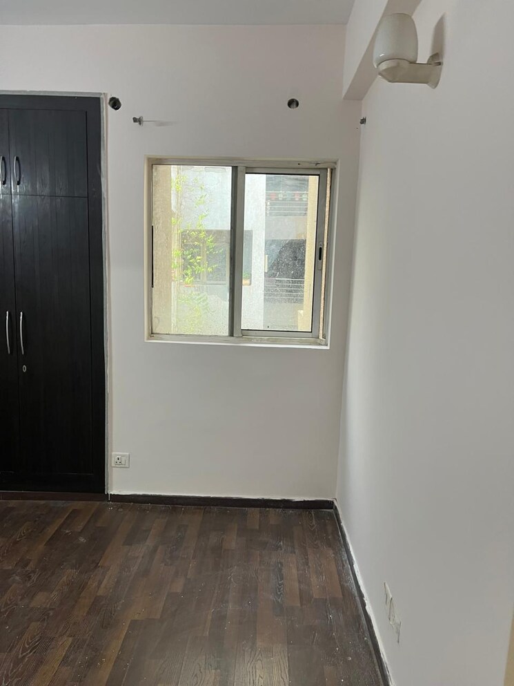 Room, paras-tierea 3.5 Bedroom 1900 Sq.Ft. Apartment In Sector 137 Noida 9084952