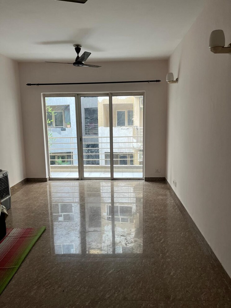 Room, paras-tierea 3.5 Bedroom 1900 Sq.Ft. Apartment In Sector 137 Noida 9084952