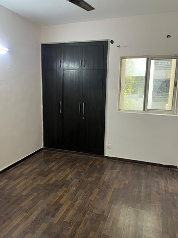Room in 3.5 BHK Apartment at Paras Tierea, Sector 137 – for Rent