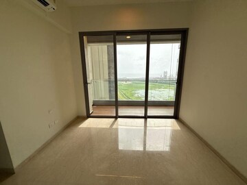 Room in 3 BHK Apartment at Piramal Mahalaxmi, Mahalaxmi – for Rent