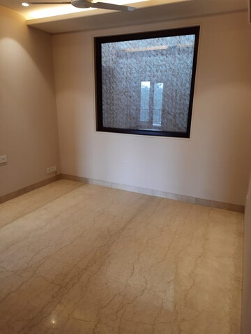 Room in 4 BHK Apartment at Greater Kailash I – for Rent