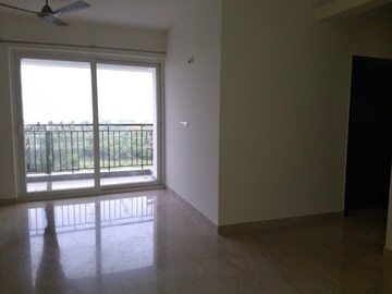 Room in 2.5 BHK Apartment at Prestige Misty Waters, Hebbal – for Rent