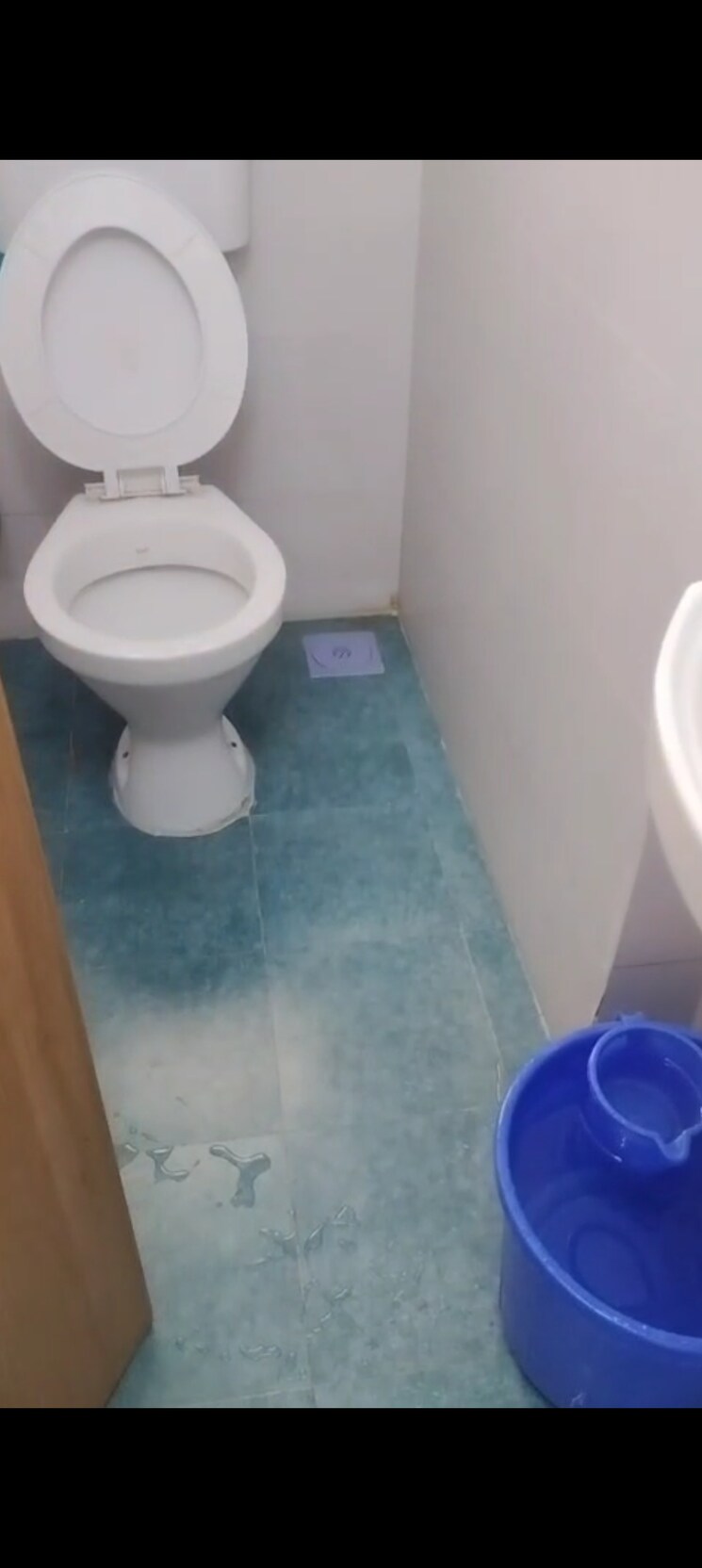 Bathroom, ashish-chs-andheri 2 Bedroom 600 Sq.Ft. Apartment In Andheri West Mumbai 9085075