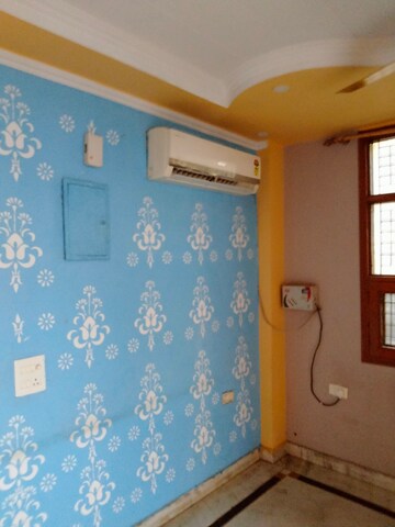 Room in 2 BHK Builder Floor at Vasundhara Sector 3 – for Rent