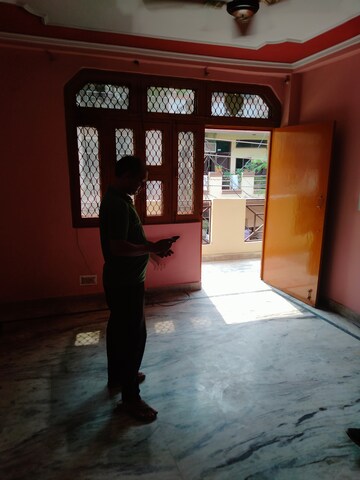 Room in 2 BHK Builder Floor at Vasundhara Sector 3 – for Rent