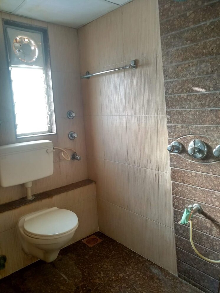 Bathroom, orchid-apartment-khar-west 2 Bedroom 750 Sq.Ft. Apartment In Khar West Mumbai 9085131