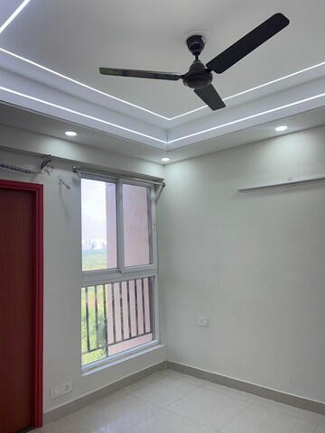 Room in 3 BHK Apartment at Tata Eureka Park, Sector 150 – for Rent