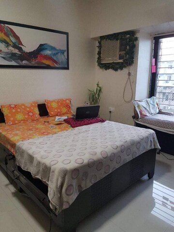 Bedroom in 2 BHK Apartment at Gardenia Apartment Khar West, Khar West – for Rent