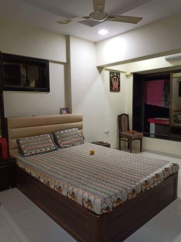 Bedroom in 2 BHK Apartment at Gardenia Apartment Khar West, Khar West – for Rent