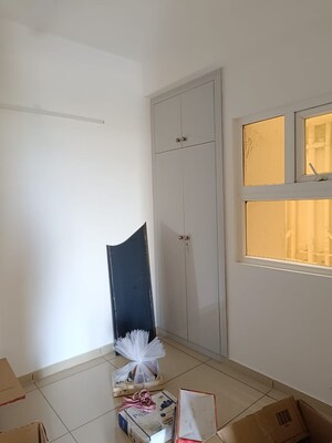 Room in 2.5 BHK Apartment at Gulshan Botnia, Sector 144 – for Sale