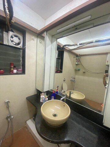 Team Area in 2 BHK Apartment at Andheri West – for Rent