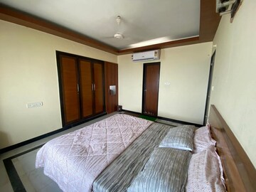 Bedroom in 2 BHK Apartment at Andheri West – for Rent