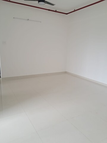 Room in 2 BHK Apartment at Runwal The Central Park, Chinchwad – for Rent