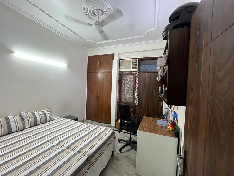 Bedroom, mayur vihar 1 2.5 Bedroom 850 Sq.Ft. Apartment In Mayur Vihar 1 Delhi 9085208