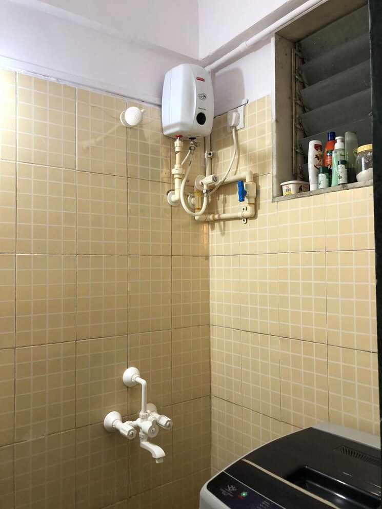 Bathroom, gurukripa-apartment-worli 1 Bedroom 575 Sq.Ft. Apartment In Worli Mumbai 9085213