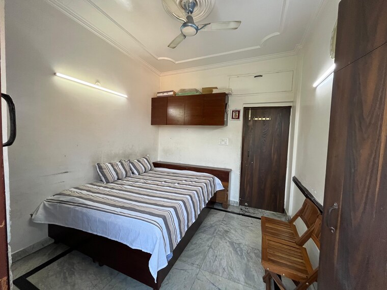Bedroom, mayur vihar 1 2.5 Bedroom 850 Sq.Ft. Apartment In Mayur Vihar 1 Delhi 9085208