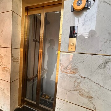 Lift in 1 BHK Builder Floor at Chattarpur – for Sale