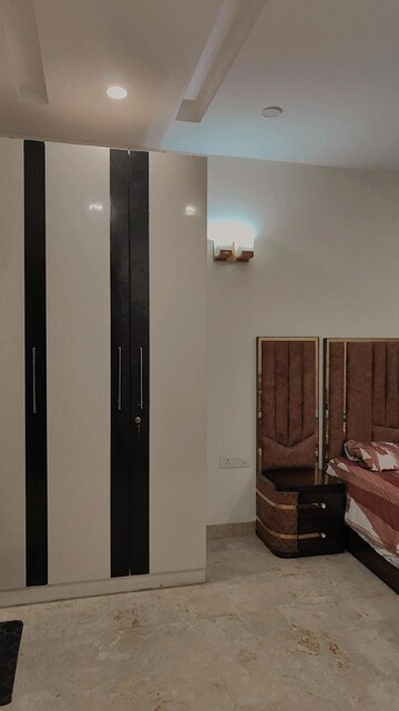Bathroom in 4 BHK Builder Floor at Eros Rosewood City, Sector 49 – for Rent
