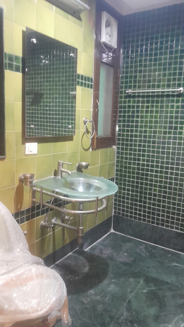 Team Area, unitech-south-city-ii 3 Bedroom 3150 Sq.Ft. Builder Floor In Sector 50 Gurgaon 9085223