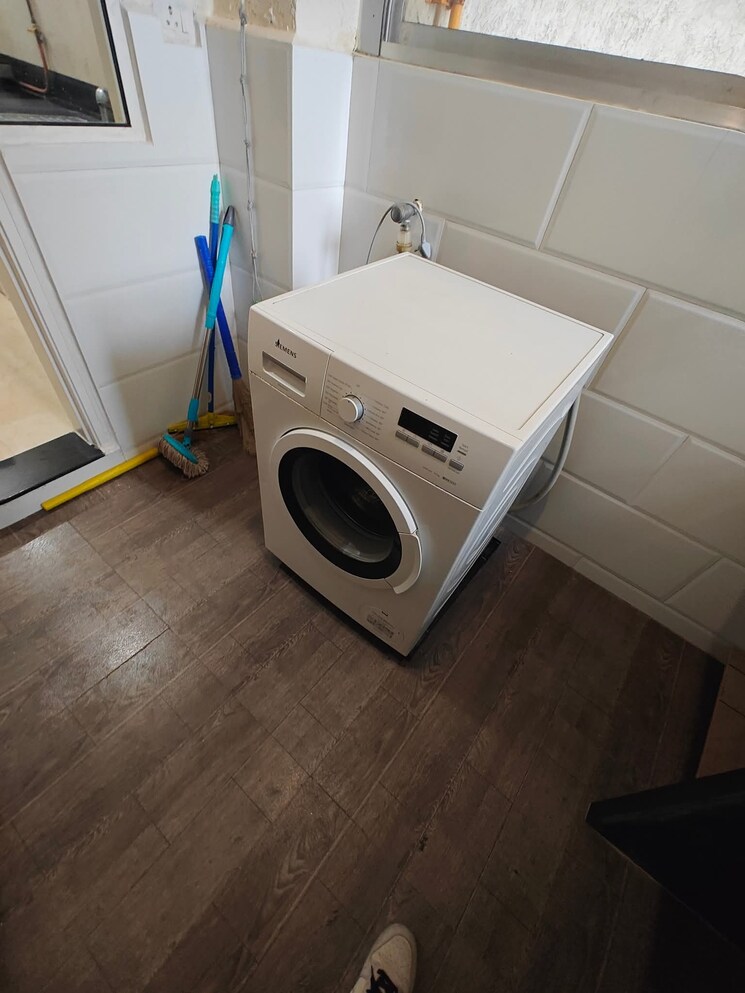 Bathroom, worli Pg For Boys & Girls In Worli 9085239