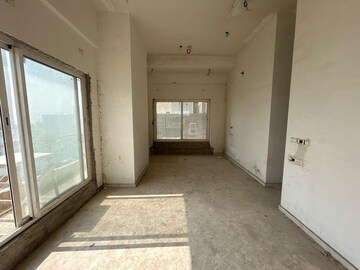 Room in 3 BHK Apartment at Indiabulls Sky Forest, Lower Parel – for Rent