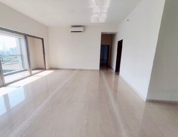 Room in 4 BHK Apartment at Piramal Aranya, Byculla – for Rent
