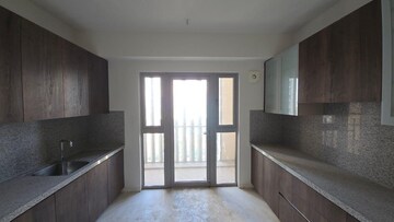 Room in 4 BHK Apartment at Piramal Aranya, Byculla – for Rent
