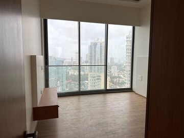 Room in 4 BHK Apartment at Rustomjee Crown, Prabhadevi – for Rent