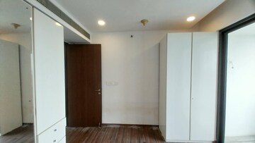 Room in 4 BHK Apartment at Lodha Evoq, Wadala – for Rent