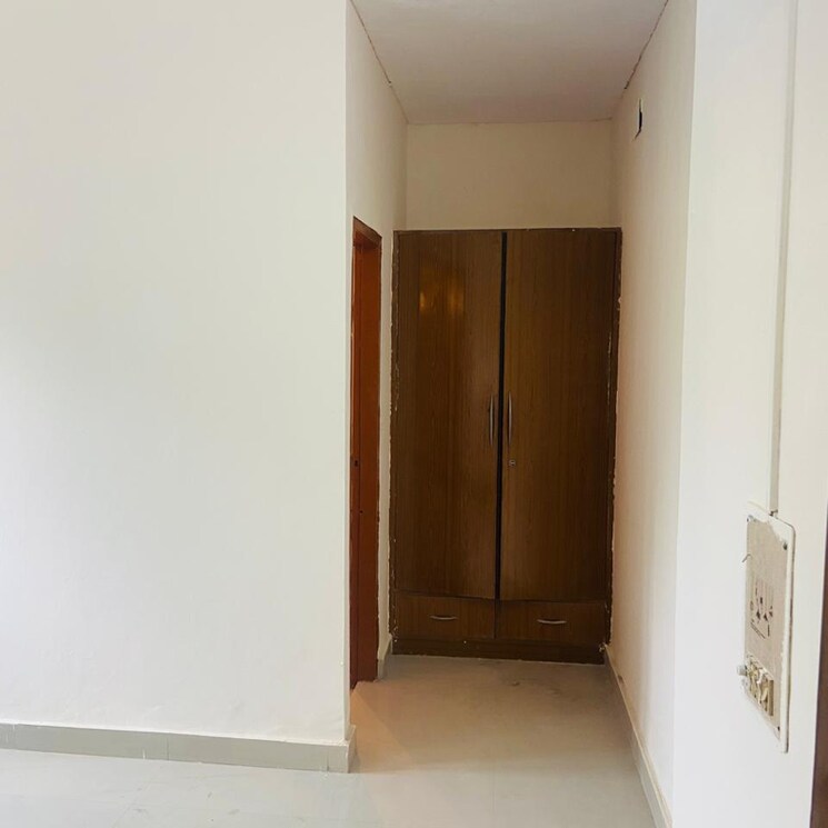 Room, arun-vihar-sector-37 3 Bedroom 450 Sq.Ft. Independent House In Sector 37 Noida 9085296