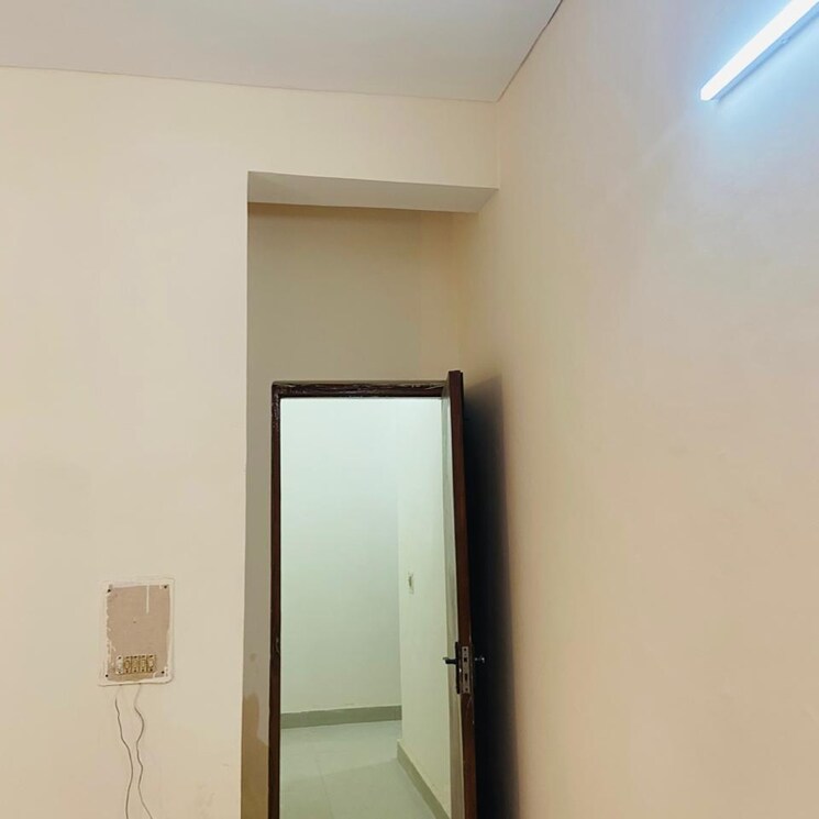 Room, arun-vihar-sector-37 3 Bedroom 450 Sq.Ft. Independent House In Sector 37 Noida 9085296