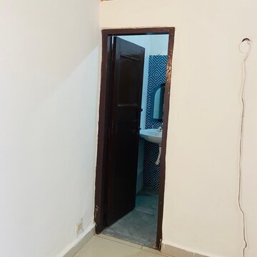 Furnished Amenities in 3 BHK Independent House at Arun Vihar Sector 37, Sector 37 – for Rent