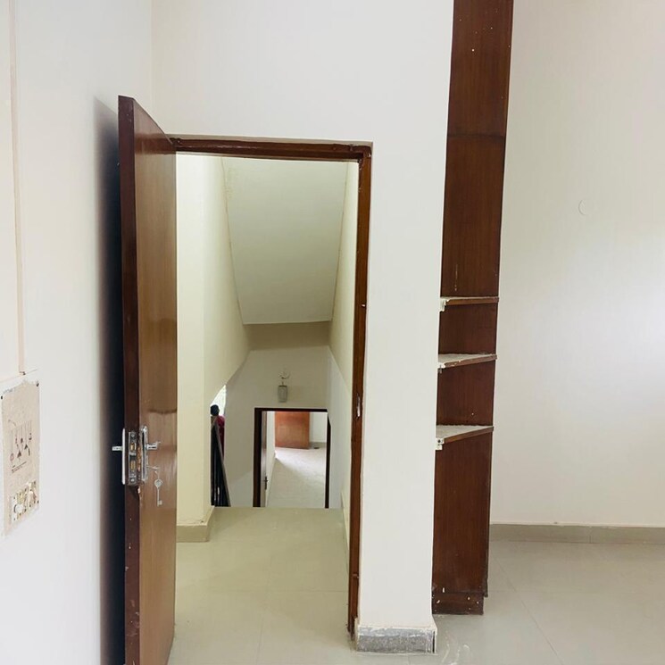 Room, arun-vihar-sector-37 3 Bedroom 450 Sq.Ft. Independent House In Sector 37 Noida 9085296