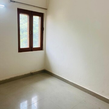Room in 3 BHK Independent House at Arun Vihar Sector 37, Sector 37 – for Rent