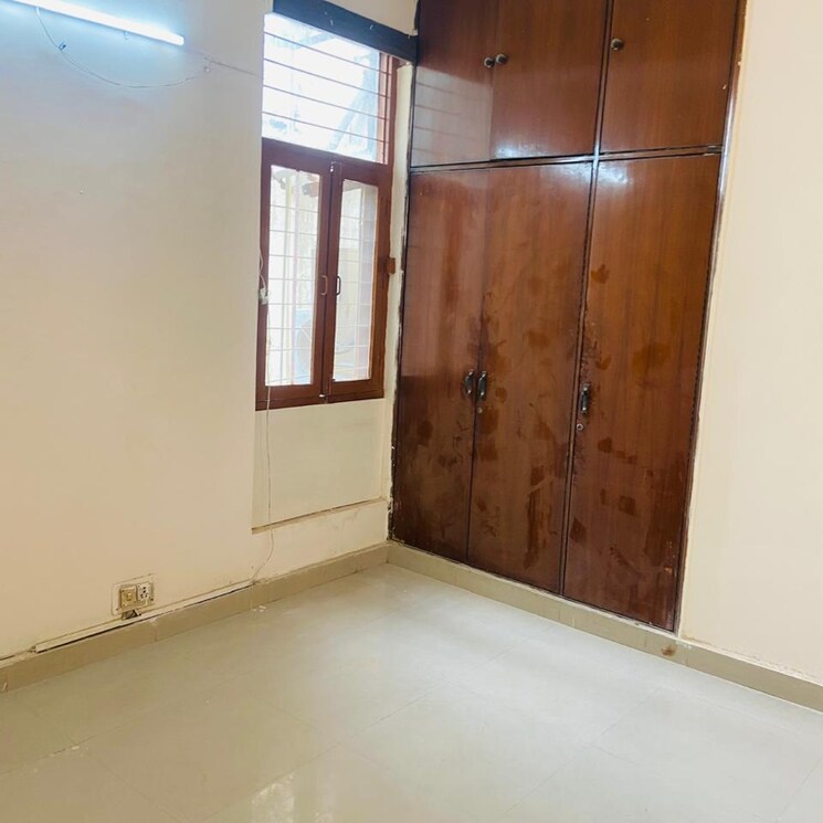 Room, arun-vihar-sector-37 3 Bedroom 450 Sq.Ft. Independent House In Sector 37 Noida 9085296