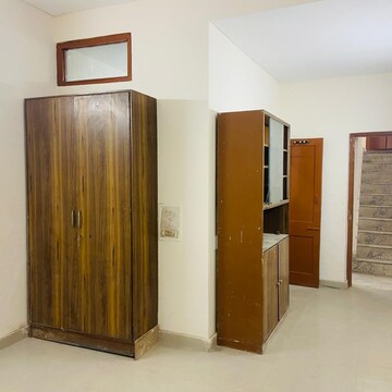 Bedroom in 3 BHK Independent House at Arun Vihar Sector 37, Sector 37 – for Rent