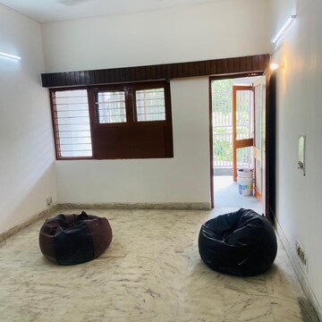Parking in 3 BHK Independent House at Arun Vihar Sector 37, Sector 37 – for Rent