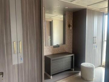 Room in 4 BHK Apartment at Lodha Bellissimo, Mahalaxmi – for Rent